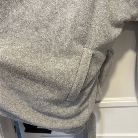 SKIMS Light Gray fleece wrap robe - Picture 5 of 10